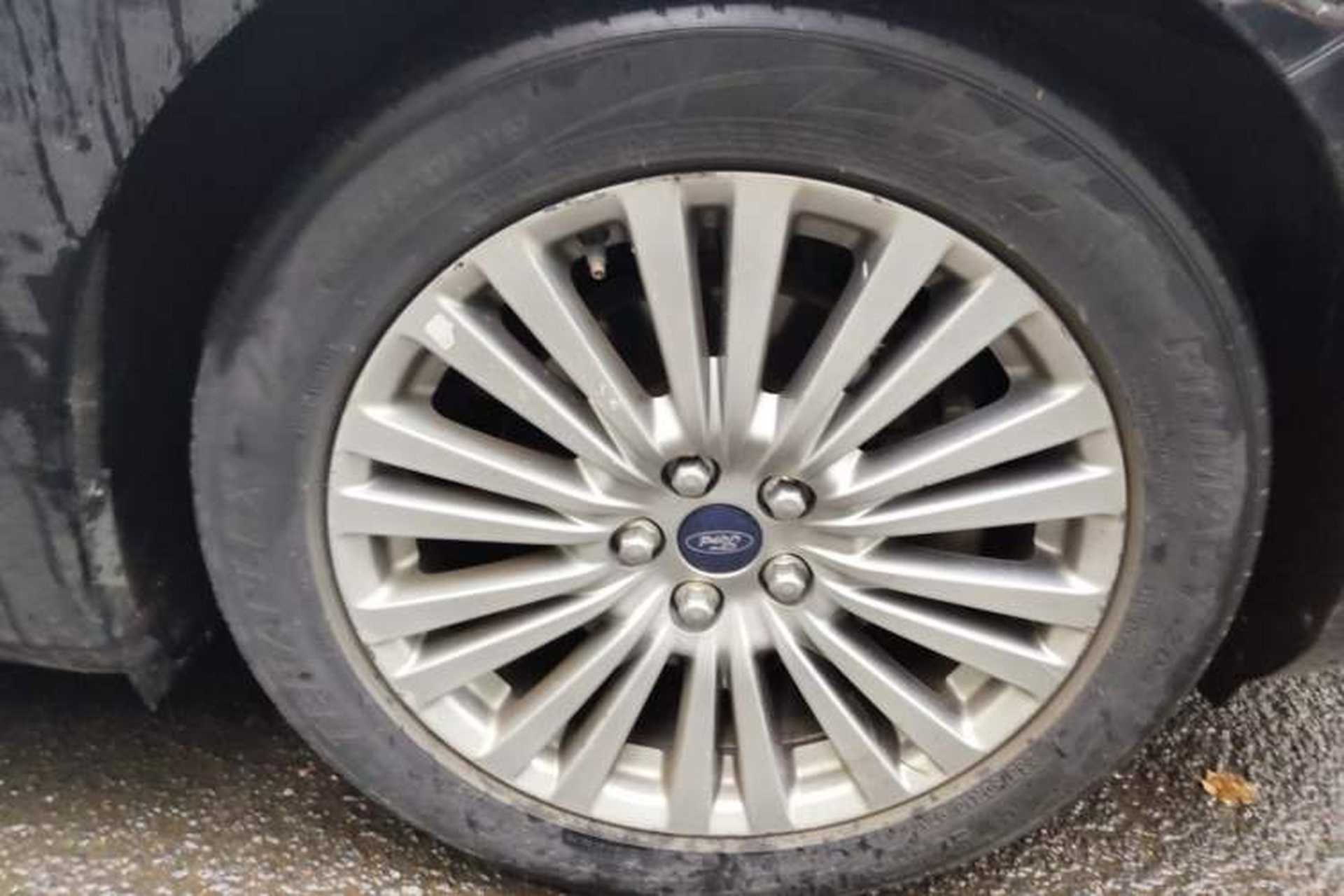 Used Ford Taurus 2017 EcoBoost 245 Luxury Model Right Front Wheel Hub