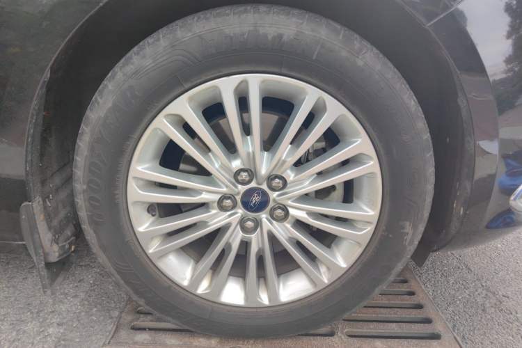 Used Ford Taurus 2017 Facelifted EcoBoost 245 Fashion Edition Right Front Wheel Hub