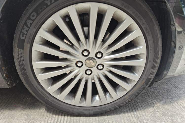 Used Ford Taurus 2017 EcoBoost 325 V6 Flagship Model Right Front Wheel Hub