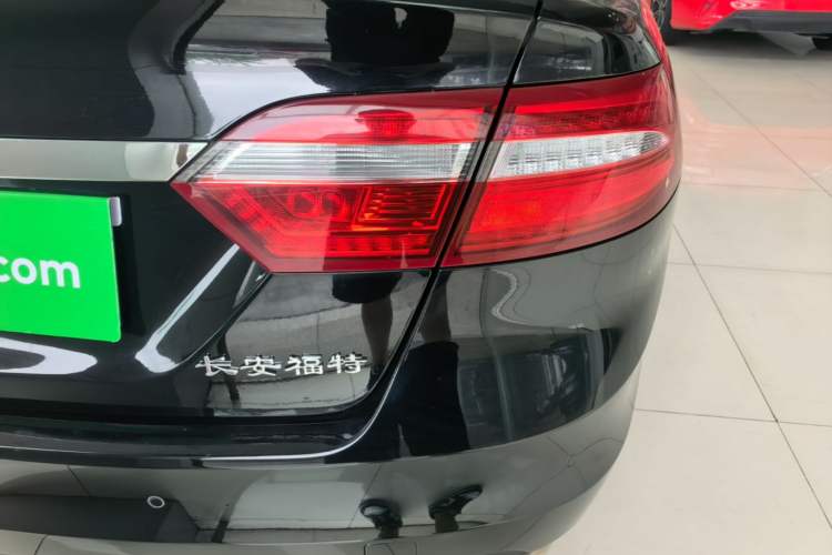 Used Ford Taurus 2017 EcoBoost 245 Fashion Edition Right Rear Taillight