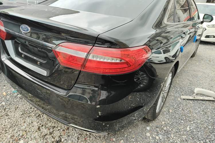 Used Ford Taurus 2017 EcoBoost 245 Luxury Model Right Rear Taillight
