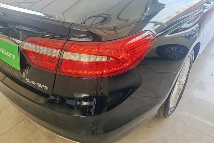 Used Ford Taurus 2017 EcoBoost 245 Fashion Edition Right Rear Taillight