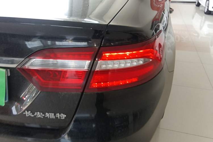 Used Ford Taurus 2017 EcoBoost 245 Fashion Edition Right Rear Taillight