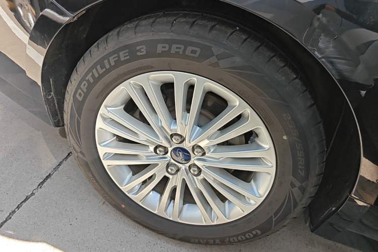 Used Ford Taurus 2017 Facelifted EcoBoost 245 Fashion Edition Right Rear Wheel Hub