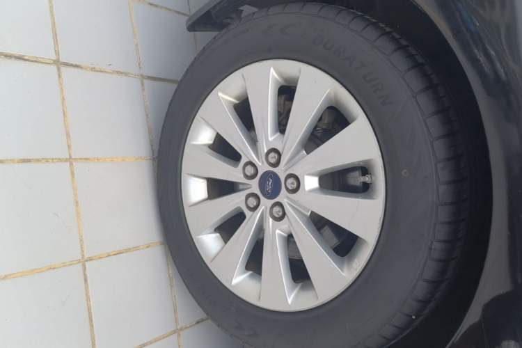 Used Ford Taurus 2017 EcoBoost 180 Luxury Model Right Rear Wheel Hub