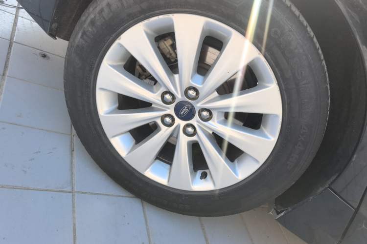 Used Ford Taurus 2017 EcoBoost 180 Luxury Model Right Rear Wheel Hub