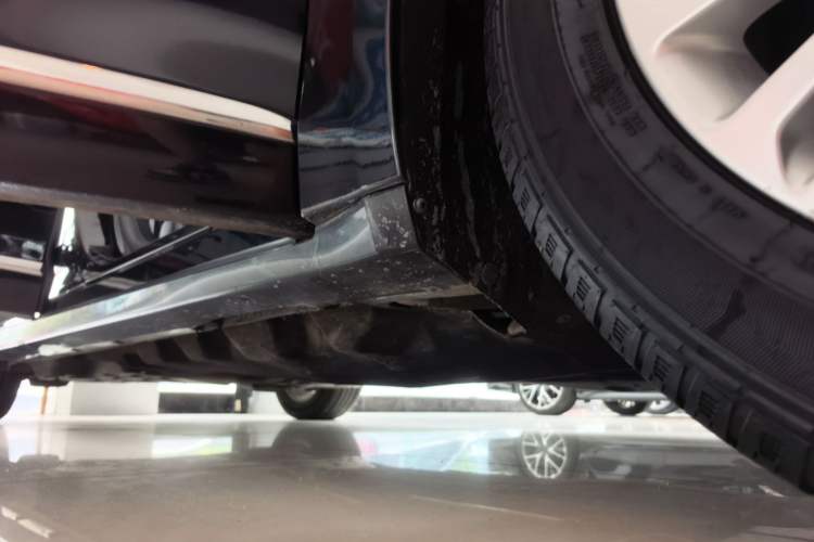 Used Ford Taurus 2017 EcoBoost 245 Fashion Edition Right Side Sill