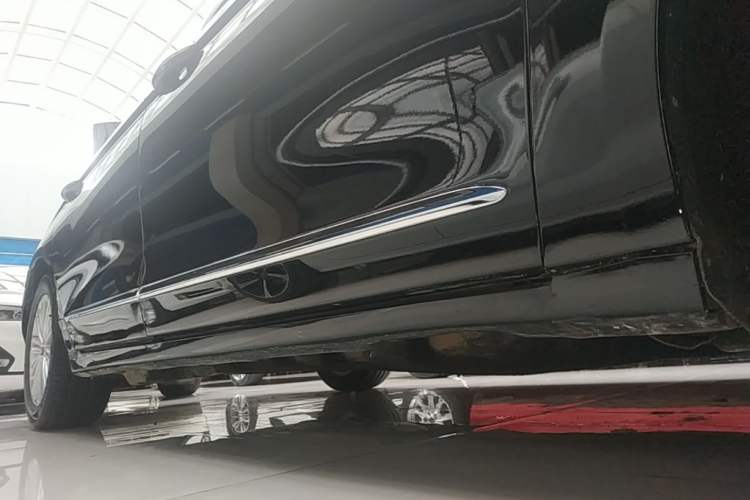 Used Ford Taurus 2017 Facelifted EcoBoost 245 Fashion Edition Right Side Sill