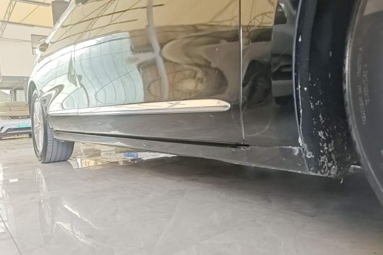 Used Ford Taurus 2017 EcoBoost 245 Fashion Edition Right Side Sill