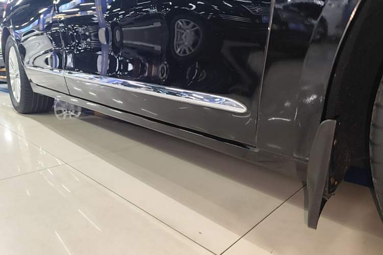 Used Ford Taurus 2017 EcoBoost 245 Fashion Edition Right Side Sill