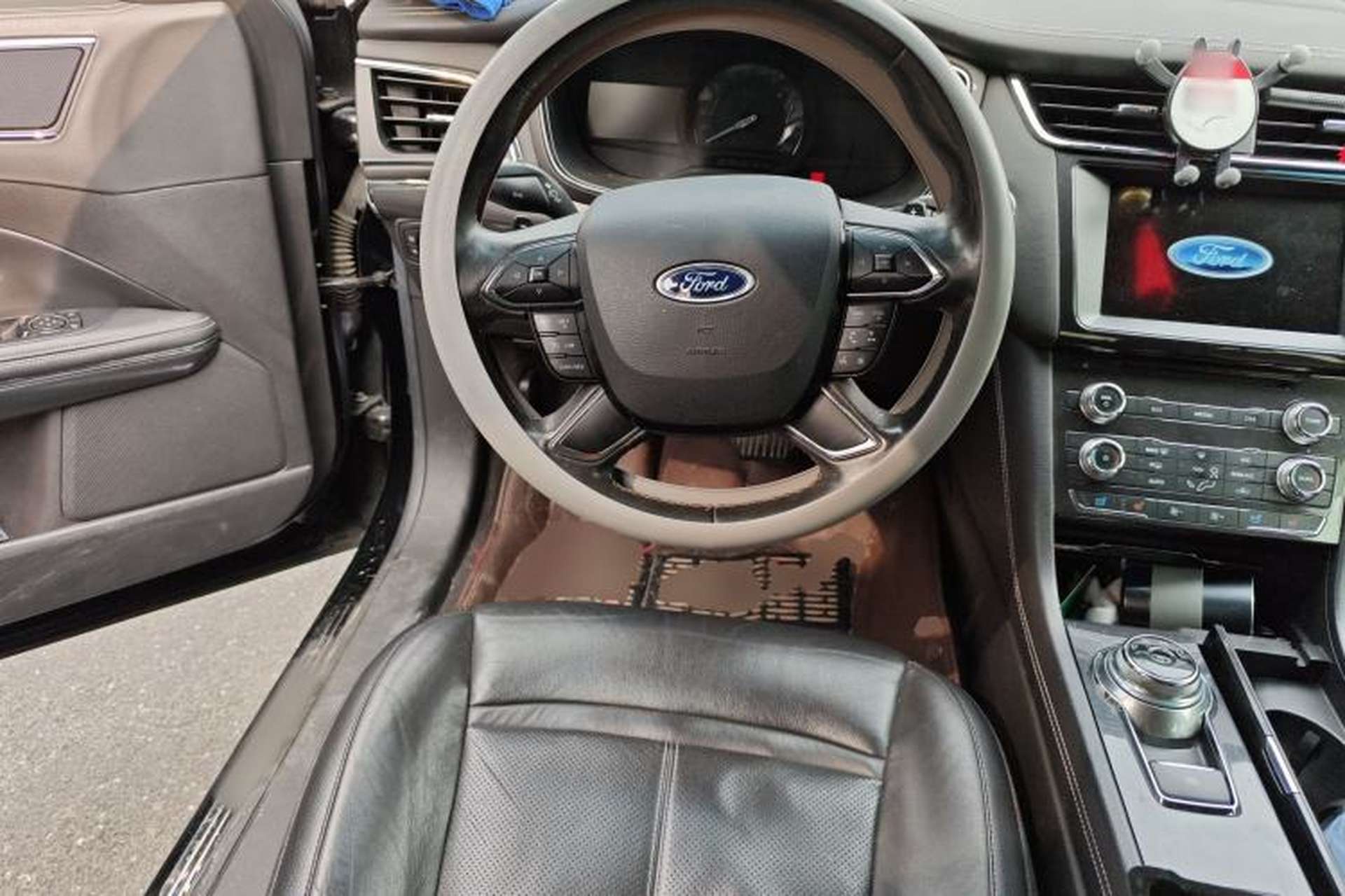Used Ford Taurus 2017 EcoBoost 245 Fashion Edition Steering Wheel
