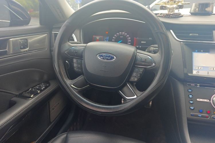 Used Ford Taurus 2017 Facelifted EcoBoost 245 Luxury Version Steering Wheel