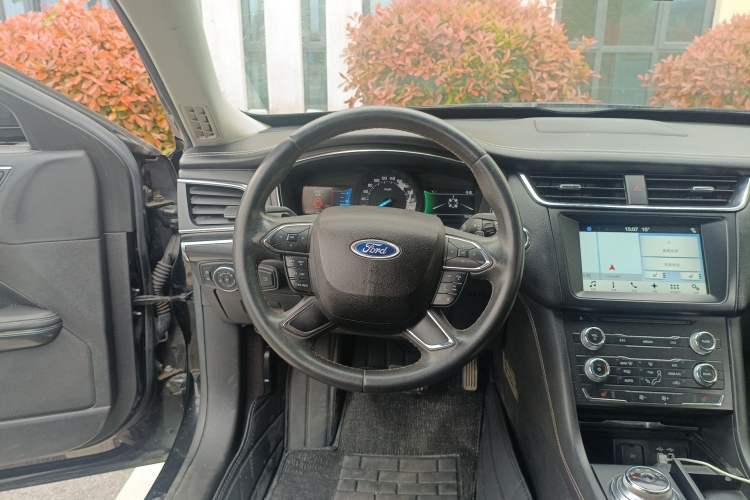 Used Ford Taurus 2017 EcoBoost 180 Luxury Model Steering Wheel