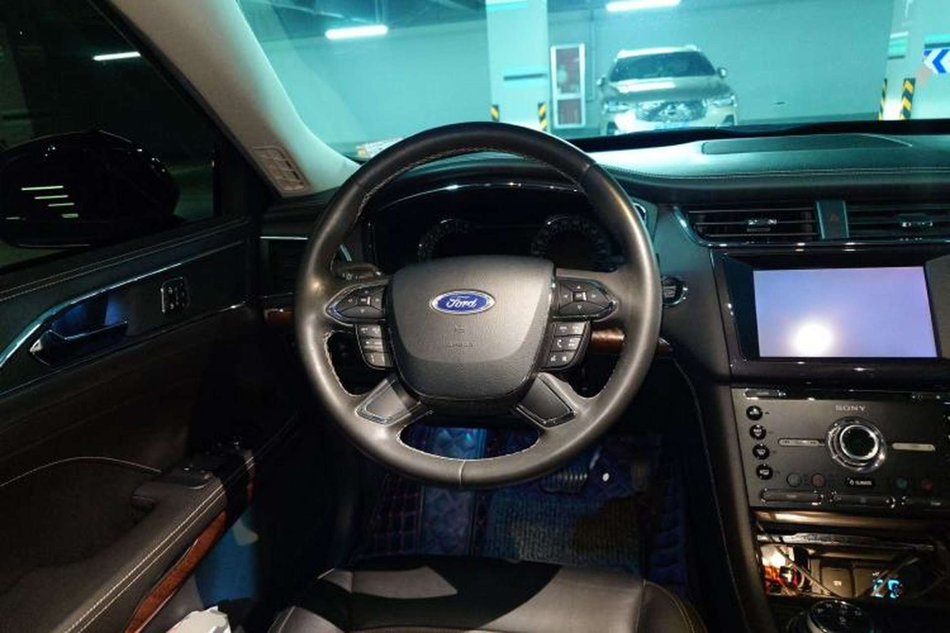 Used Ford Taurus 2017 EcoBoost 245 Flagship Model Steering Wheel
