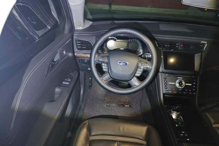Used Ford Taurus 2017 EcoBoost 325 V6 Flagship Model Steering Wheel