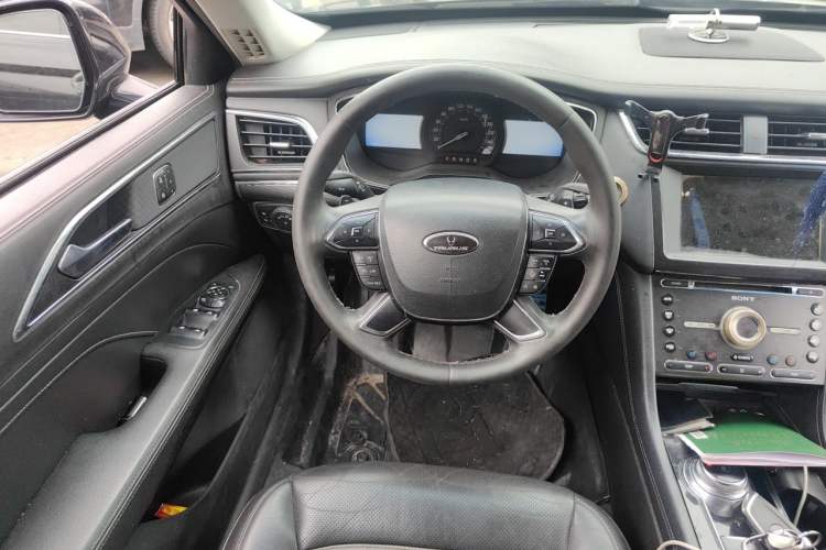 Used Ford Taurus 2017 EcoBoost 245 Luxury Model Steering Wheel