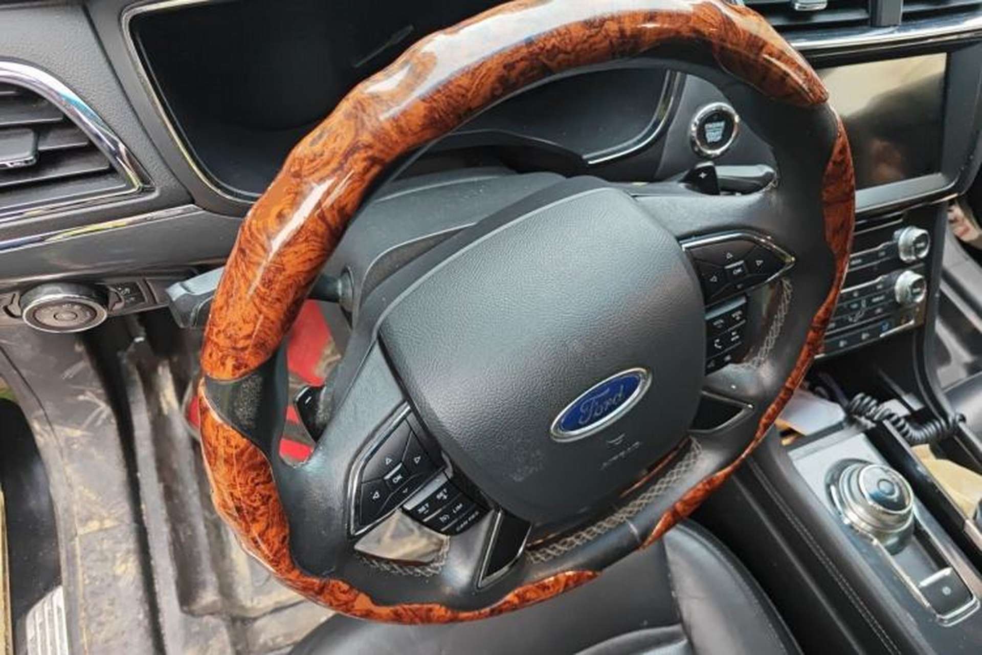 Used Ford Taurus 2017 Facelifted EcoBoost 245 Fashion Edition Steering Wheel