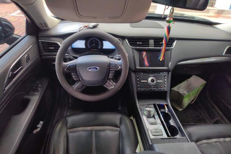 Used Ford Taurus 2017 EcoBoost 245 Luxury Model Steering Wheel