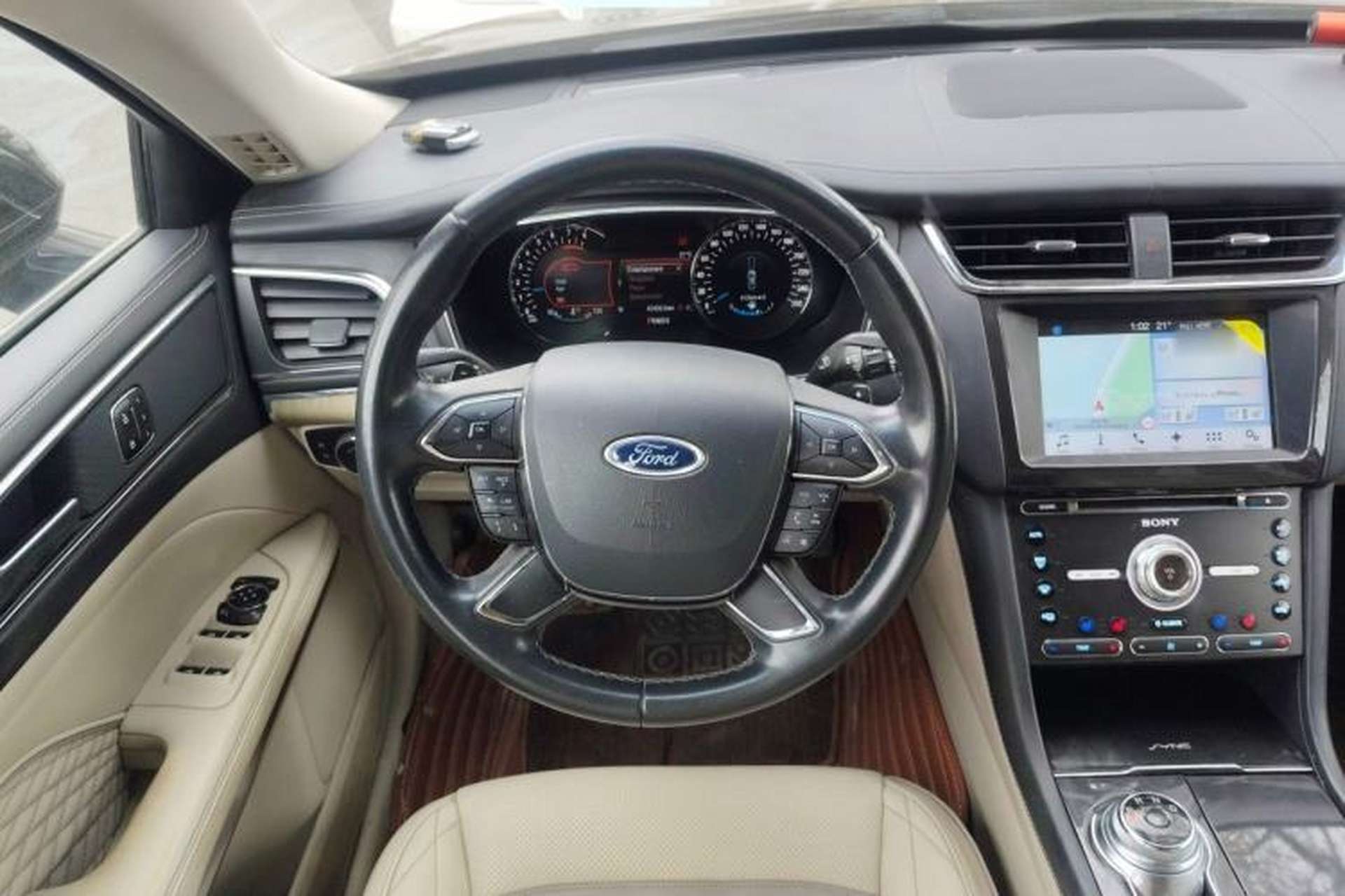 Used Ford Taurus 2017 EcoBoost 325 V6 LTD Limited Edition Steering Wheel