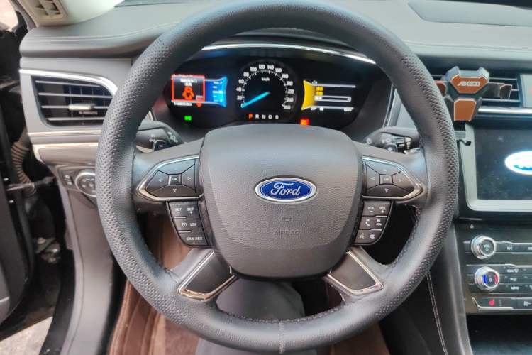 Used Ford Taurus 2017 EcoBoost 180 Luxury Model Steering Wheel