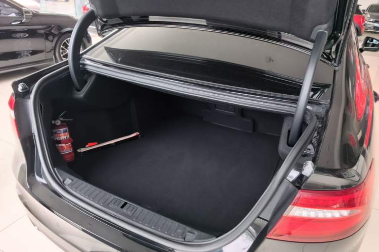 Used Ford Taurus 2017 EcoBoost 245 Fashion Edition Trunk