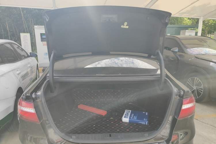 Used Ford Taurus 2017 EcoBoost 245 Luxury Model Trunk