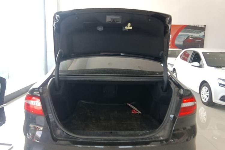 Used Ford Taurus 2017 EcoBoost 245 Fashion Edition Trunk