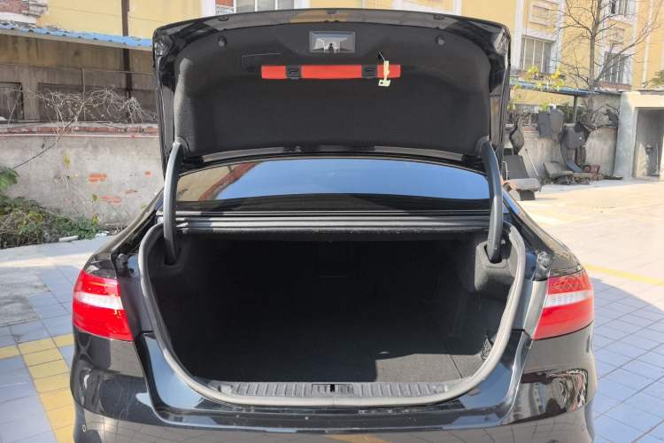 Used Ford Taurus 2017 EcoBoost 180 Luxury Model Trunk