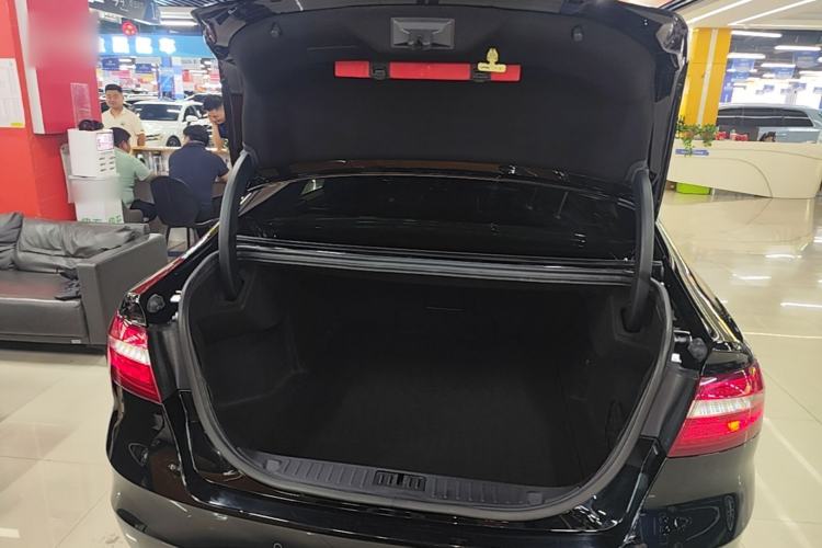 Used Ford Taurus 2017 EcoBoost 245 Fashion Edition Trunk