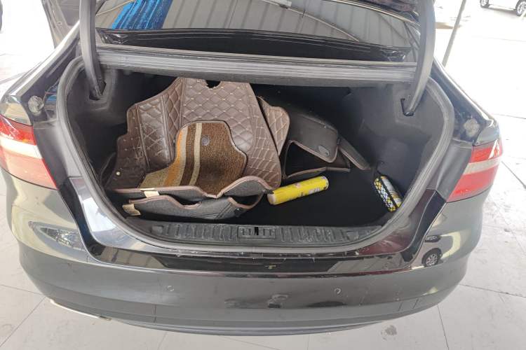 Used Ford Taurus 2017 EcoBoost 180 Luxury Model Trunk