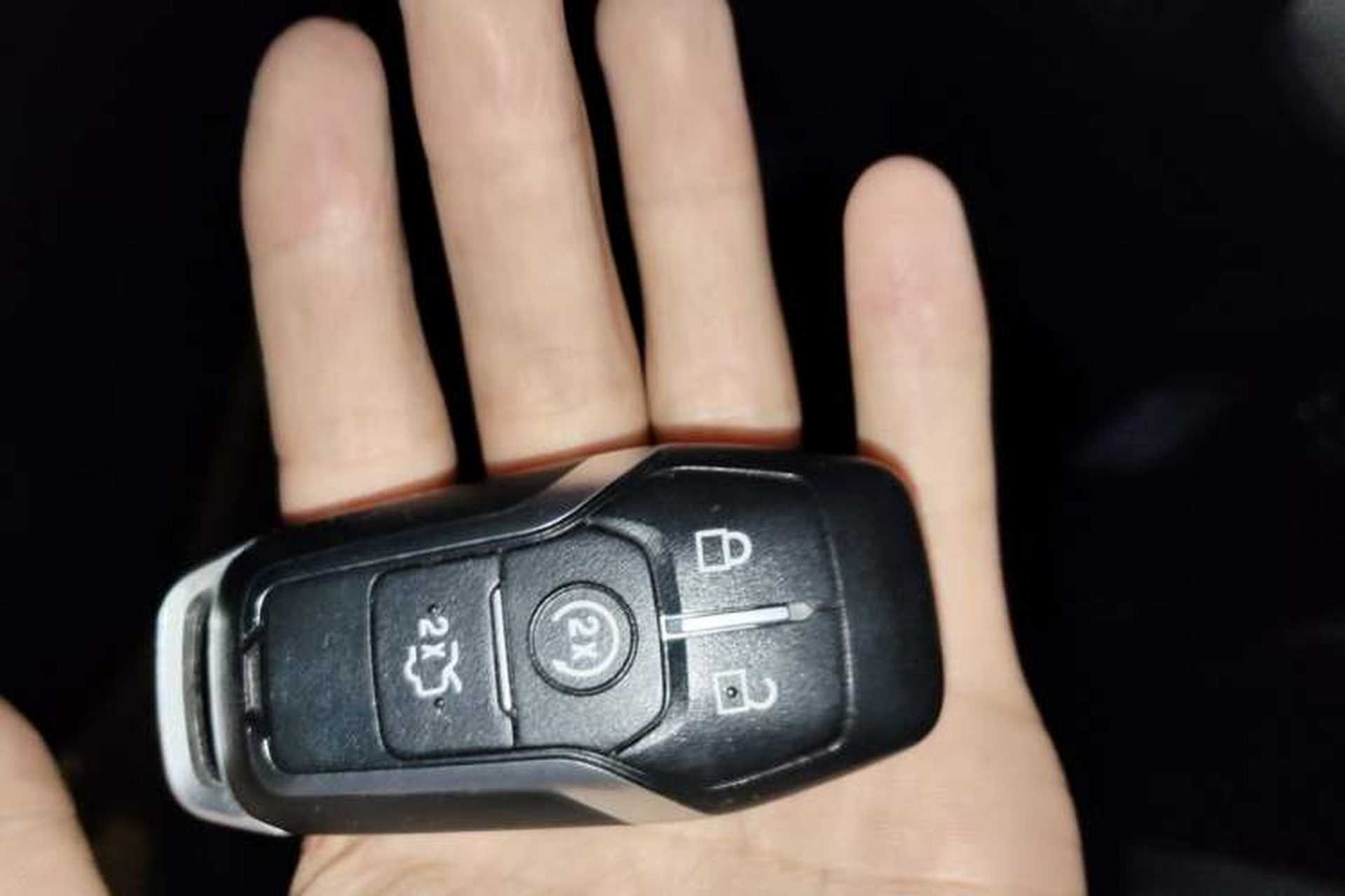 Used Ford Taurus 2017 EcoBoost 325 V6 Flagship Model Vehicle Key