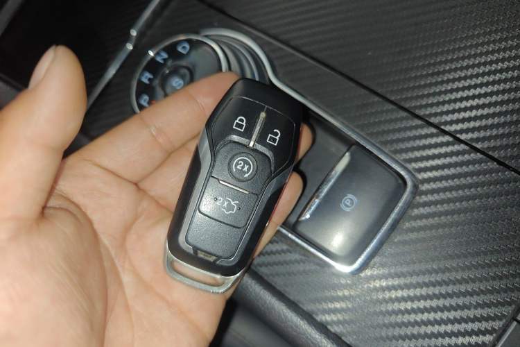 Used Ford Taurus 2017 EcoBoost 245 Fashion Edition Vehicle Key