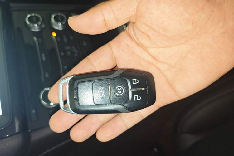 Used Ford Taurus 2017 EcoBoost 245 Fashion Edition Vehicle Key