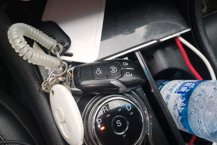Used Ford Taurus 2017 EcoBoost 245 Fashion Edition Vehicle Key