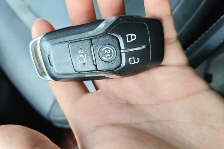 Used Ford Taurus 2017 EcoBoost 245 Fashion Edition Vehicle Key