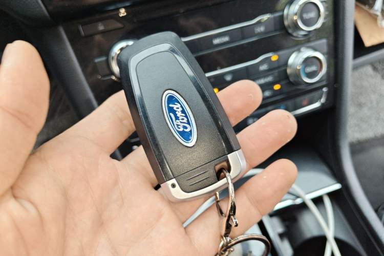 Used Ford Taurus 2017 EcoBoost 245 Fashion Edition Vehicle Key