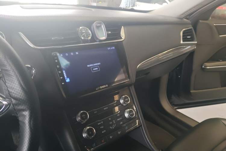 Used Ford Taurus 2017 EcoBoost 245 Fashion Edition Audio And AC Panel