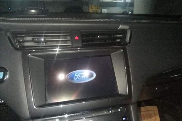 Used Ford Taurus 2017 Facelifted EcoBoost 245 Luxury Version Audio And AC Panel