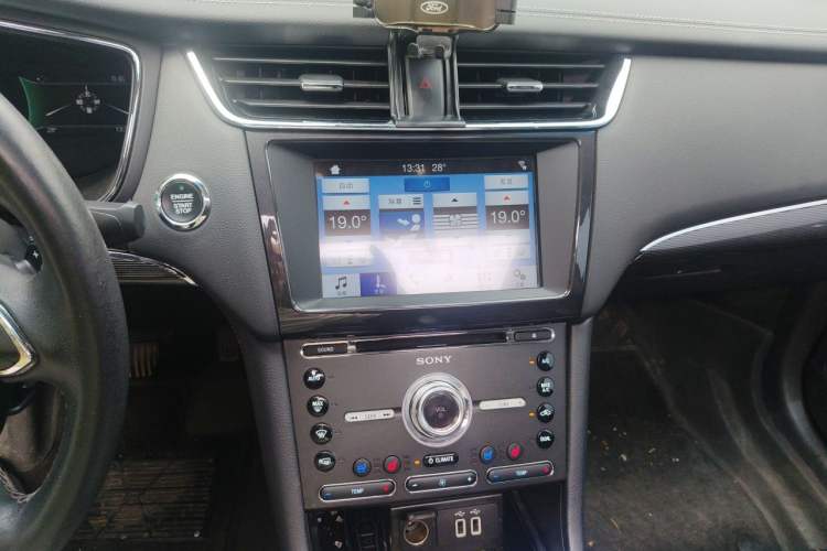 Used Ford Taurus 2017 EcoBoost 245 Luxury Model Audio And AC Panel