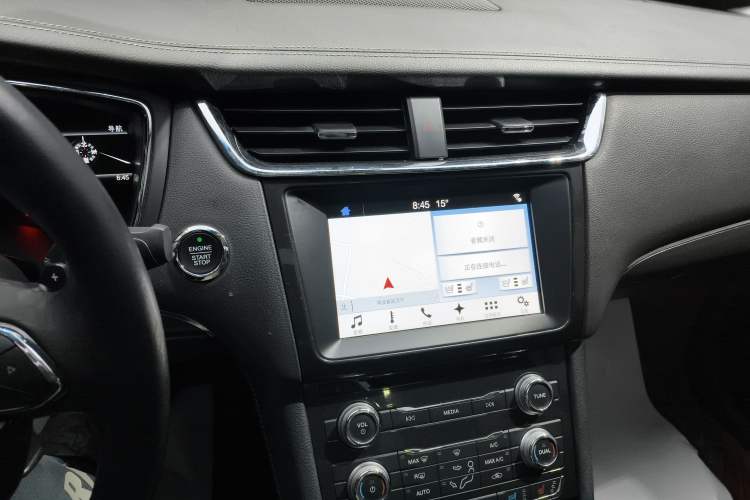 Used Ford Taurus 2017 EcoBoost 245 Fashion Edition Audio And AC Panel