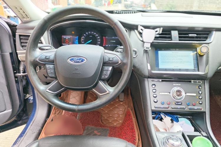 Used Ford Taurus 2017 EcoBoost 245 Luxury Model Center Console