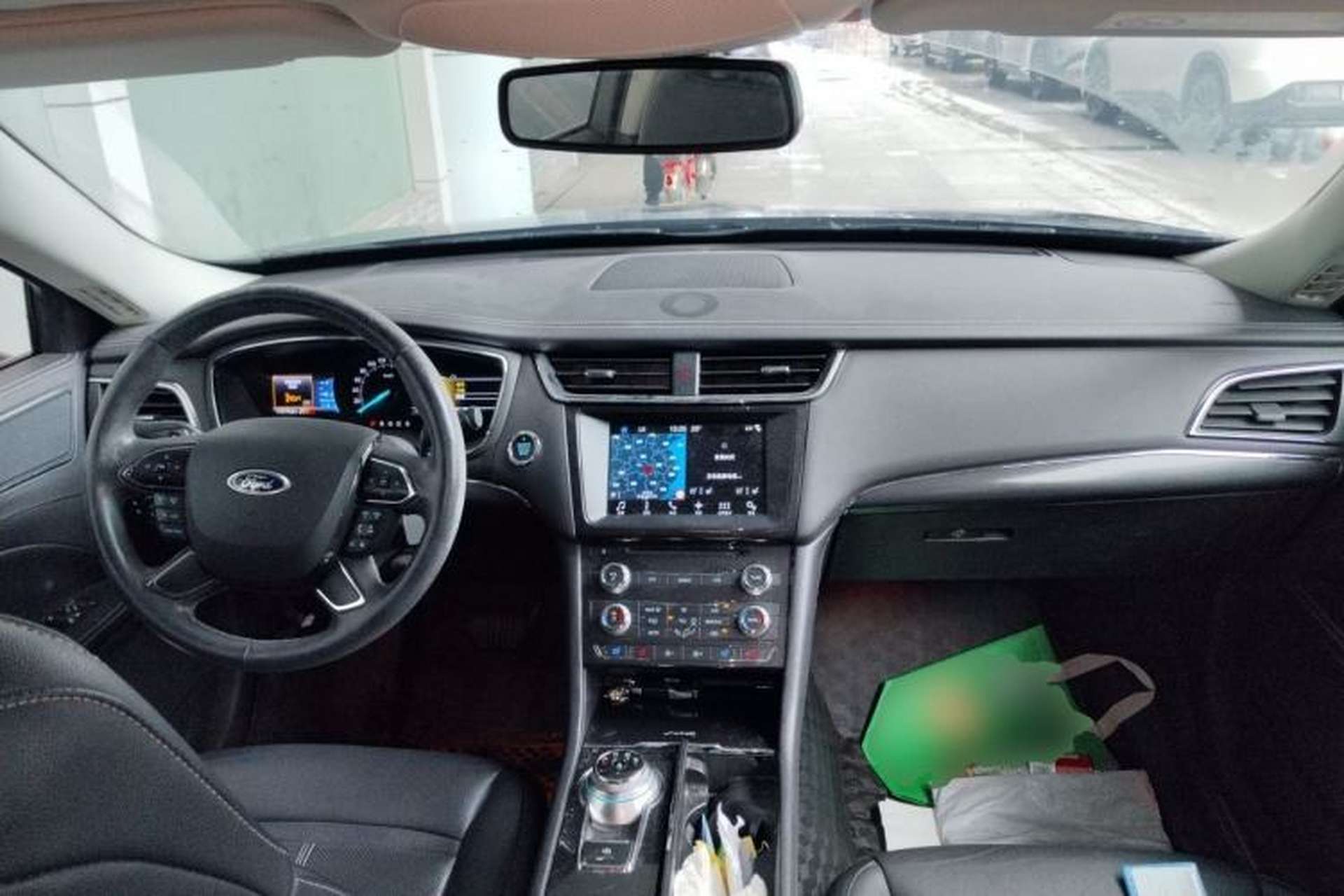 Used Ford Taurus 2017 EcoBoost 245 Fashion Edition Center Console