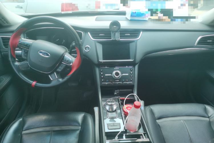 Used Ford Taurus 2017 EcoBoost 245 Luxury Model Center Console
