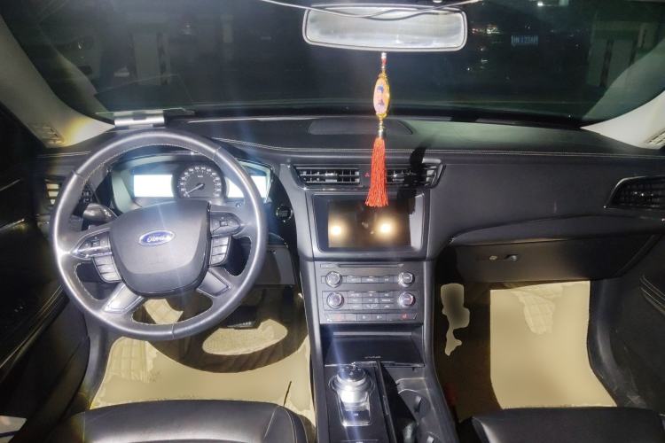 Used Ford Taurus 2017 EcoBoost 180 Luxury Model Center Console