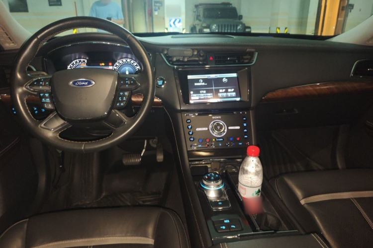 Used Ford Taurus 2017 EcoBoost 325 V6 Flagship Model Center Console