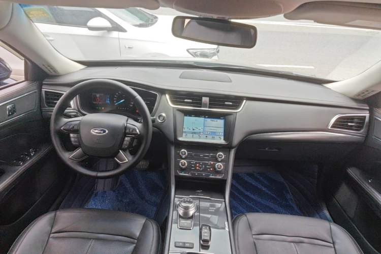 Used Ford Taurus 2017 EcoBoost 245 Fashion Edition Center Console