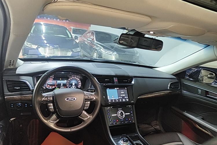 Used Ford Taurus 2017 EcoBoost 245 Flagship Model Center Console