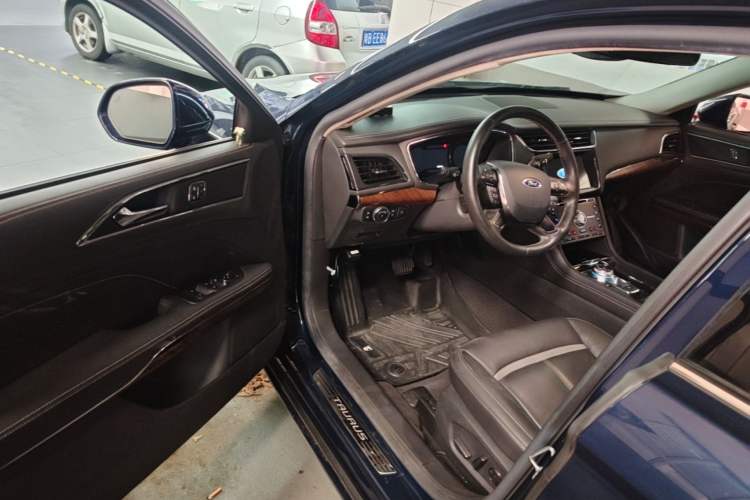 Used Ford Taurus 2017 EcoBoost 245 Flagship Model Driver Seat