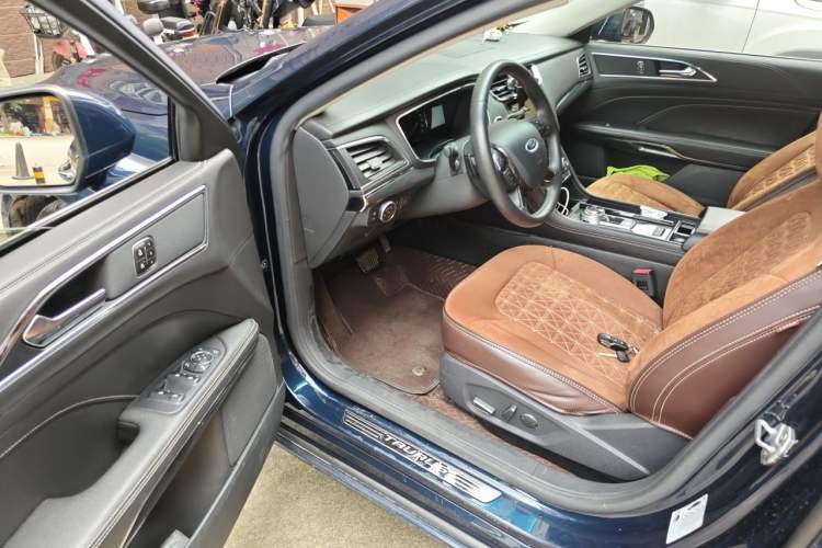 Used Ford Taurus 2017 Facelifted EcoBoost 245 Fashion Edition Driver Seat