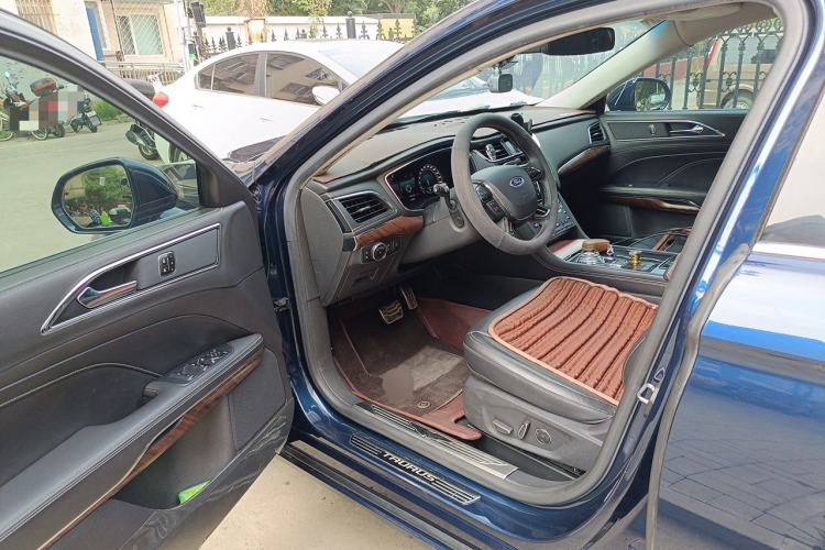 Used Ford Taurus 2017 EcoBoost 245 Flagship Model Driver Seat